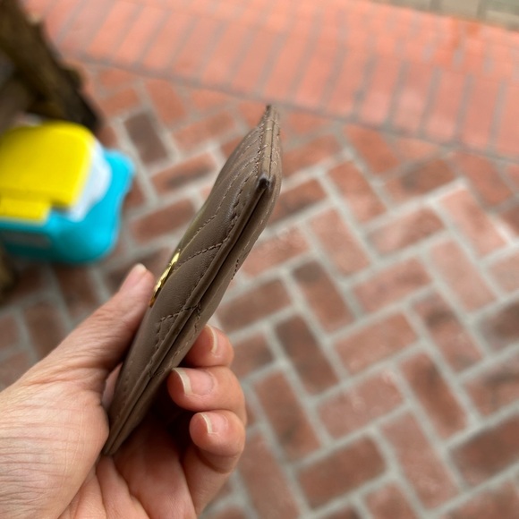 Gucci GG Marmont Taupe Card Holder - Picture 6 of 8